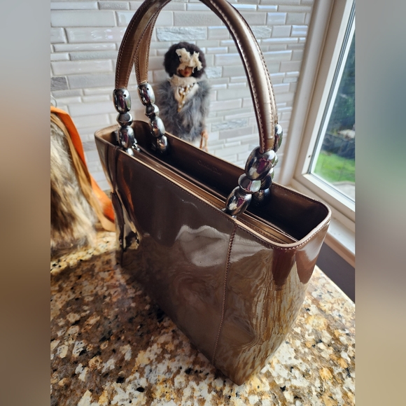 CHRISTIAN DIOR MARIS PEARL PATENT LEATHER HAND BAG